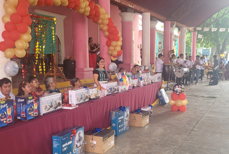 Celebración del día de las madres en San Miguel Chimalapa