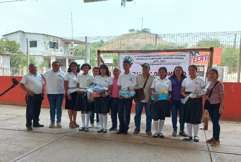 Concurso de oratoria y poesia en el IEBO plantel num. 72, en San Miguel Chimalapa.