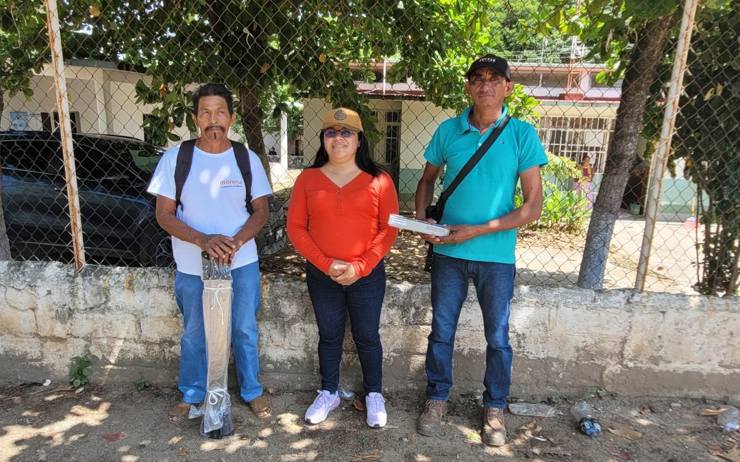 Entrega de apoyos a las autoridades de la comunidad Cuauhtémoc Guadalupe y El Quebrachal