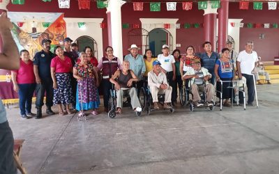 Entrega de aparatos funcionales y de movilidad a personas adultas mayores.