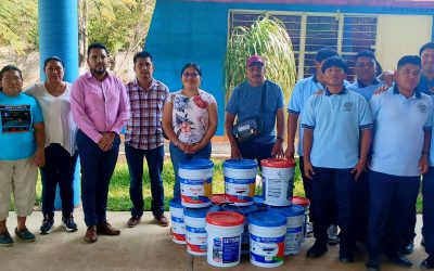 Entrega de pinturas e impermeabilizantes a la escuela del Bachillerato Integral Comunitario número 12